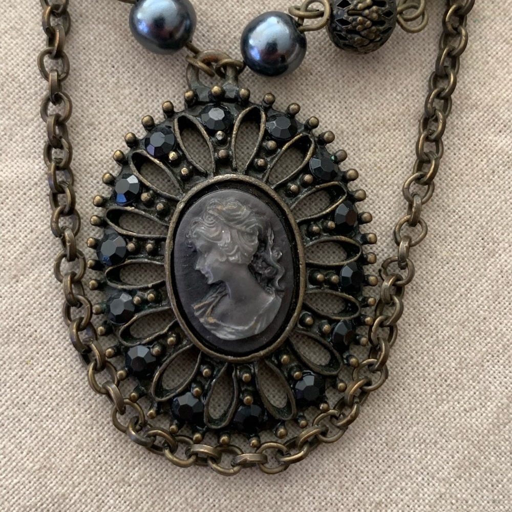 Black Cameo Pendant Brass Chain Hematite Bead Gothic Necklace - Picture 2 of 5